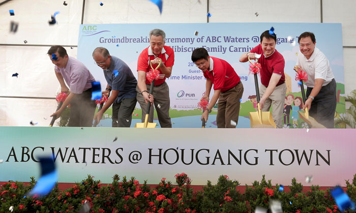 PM Lee Hsien Loong at groundbreaking ceremony of ABC Waters at Hougang Town on 20 Mar 2016 (MCI Photo by Terence Tan)
