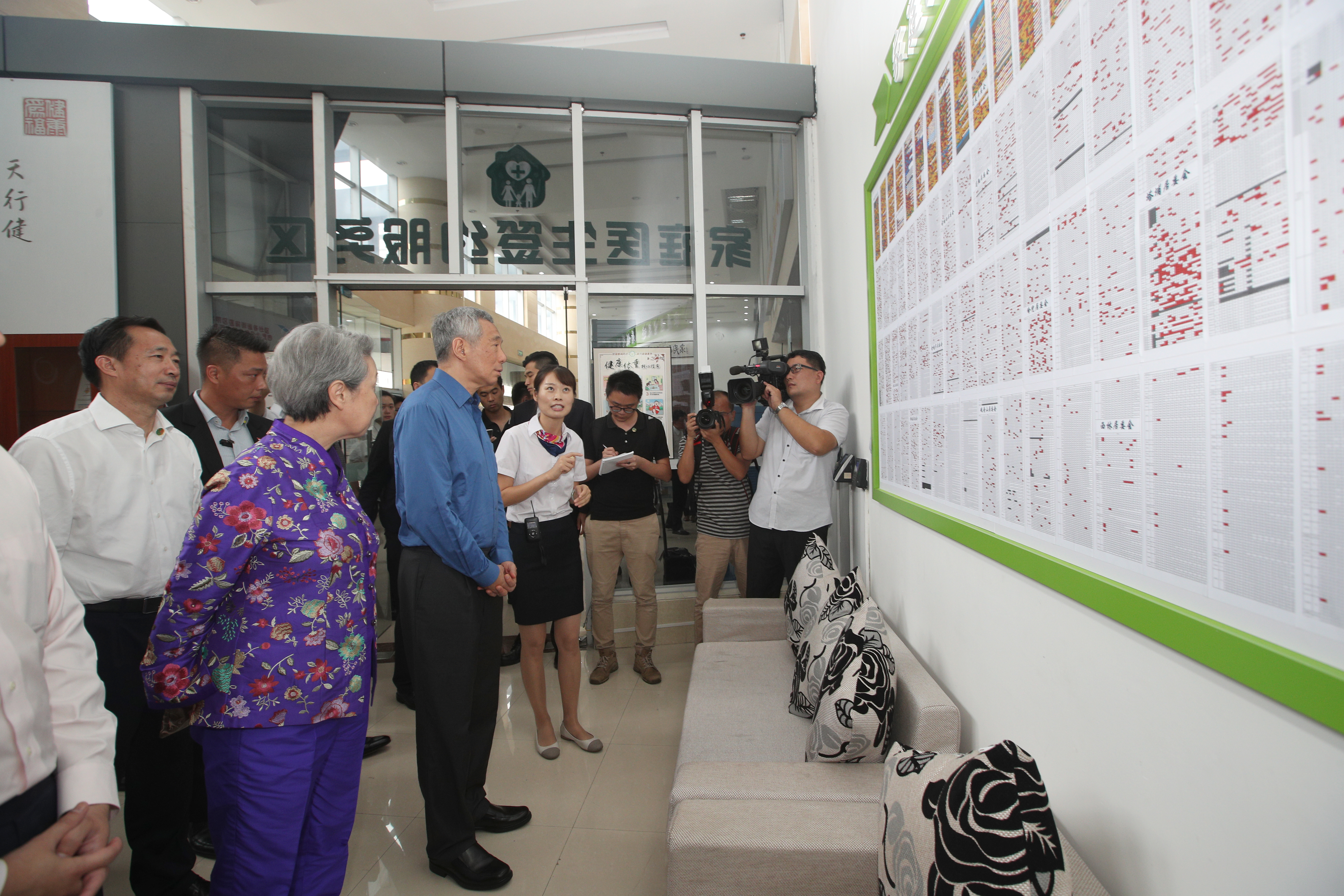 PM Lee Hsien Loong visiting Fujian (Xiamen)-Singapore Friendship Polyclinic in Xiamen on 21 Sep 2017 (MCI Photo by Chwee)