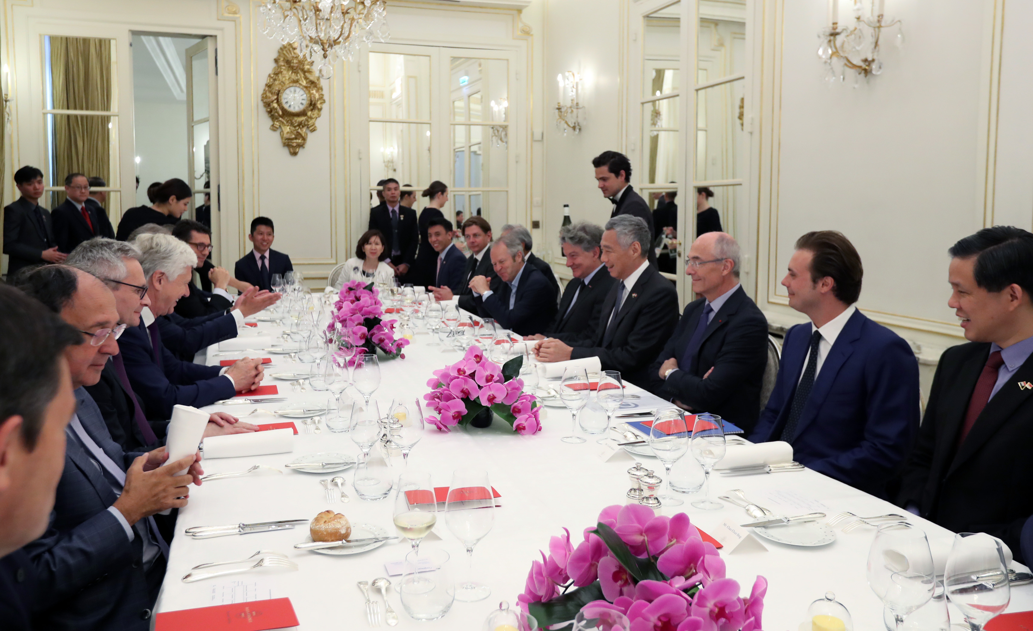 PM Lee Hsien Loong attending lunch with French industry leaders on 13 Jul 2018 (MCI Photo Fyrol)