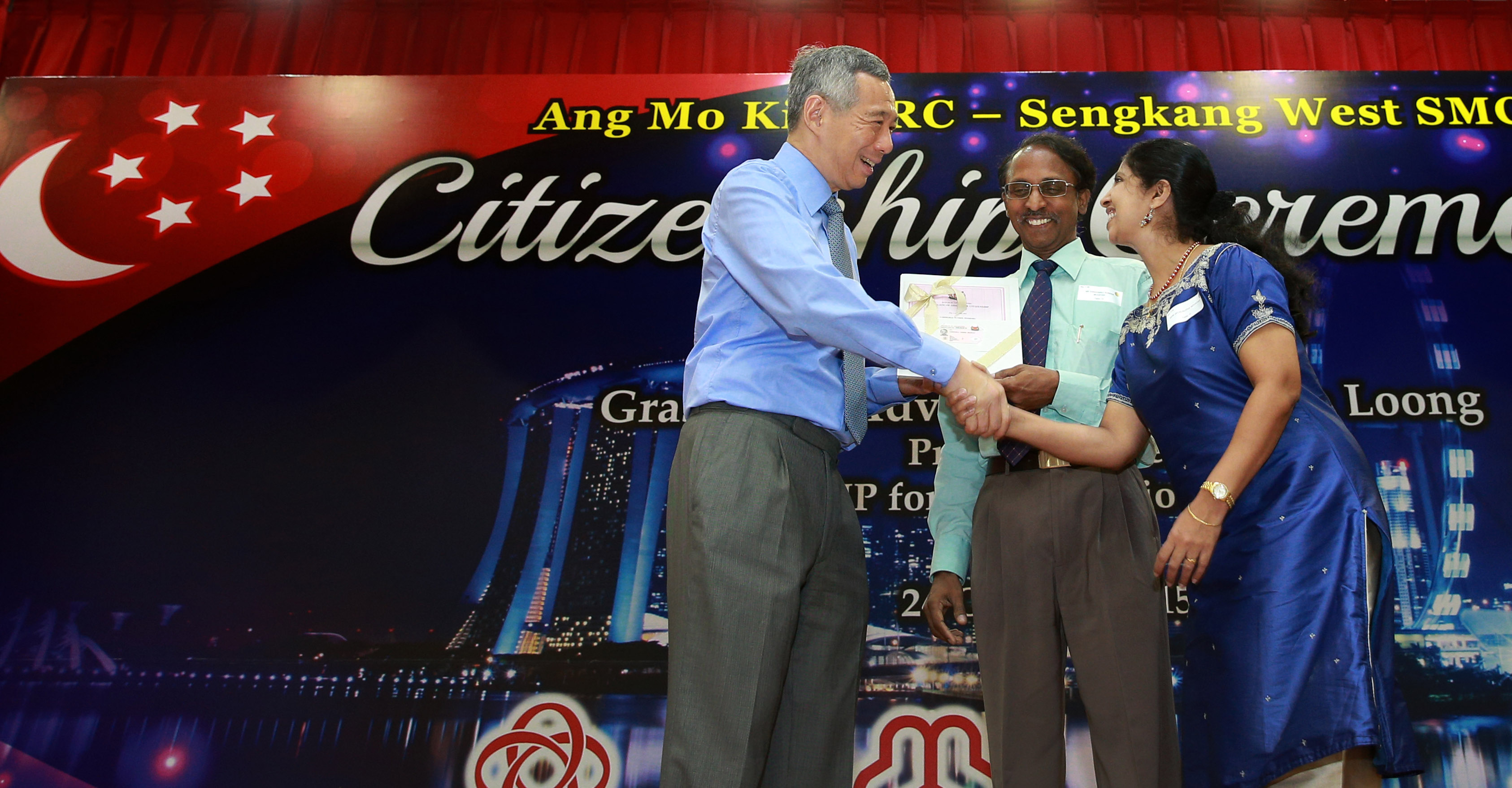 PM Lee at the Ang Mo Kio GRC - Sengkang West SMC Citizenship Ceremony on 24 Oct 2015 (MCI Photo by Terence Tan)