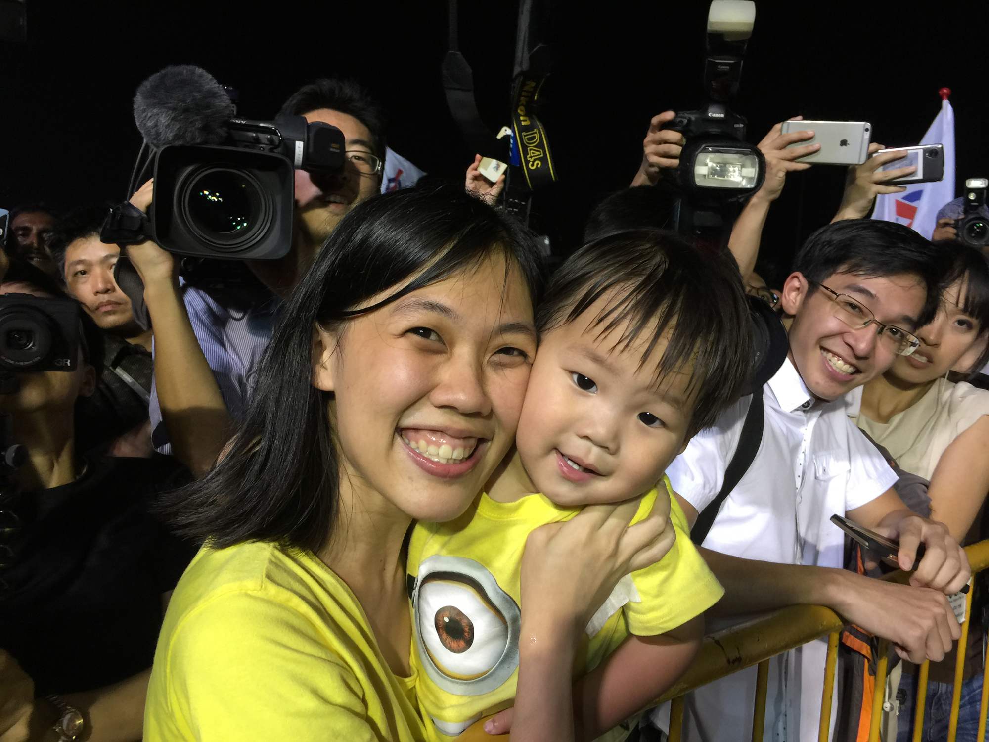 Supporter at Toa Payoh Stadium on Polling Day 13 Sep 15 (Photo by PM Lee Hsien Loong)