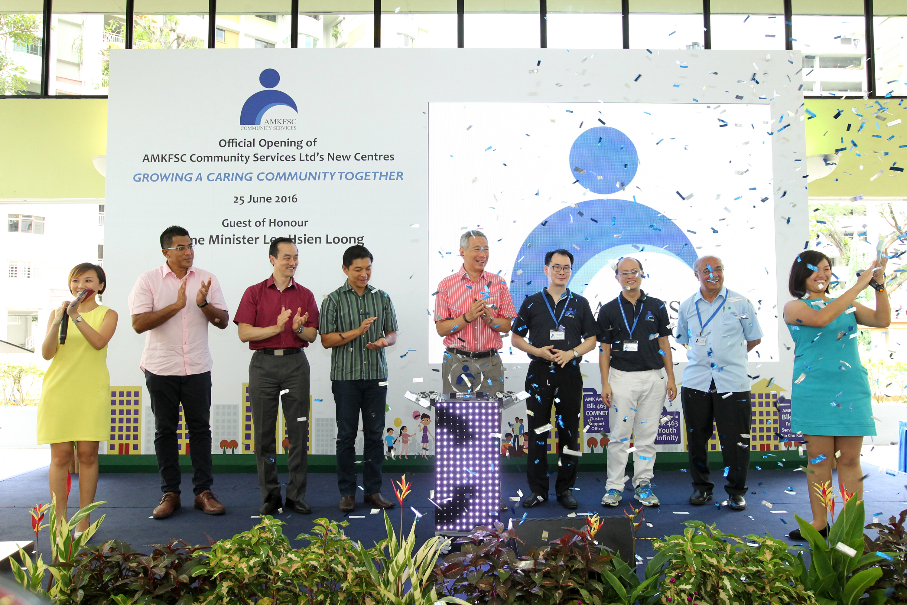 PM Lee Hsien Loong at official opening of 4 new centres of AMKFSC Community Services on 25 Jun 2016 (MCI Photo by Chwee)