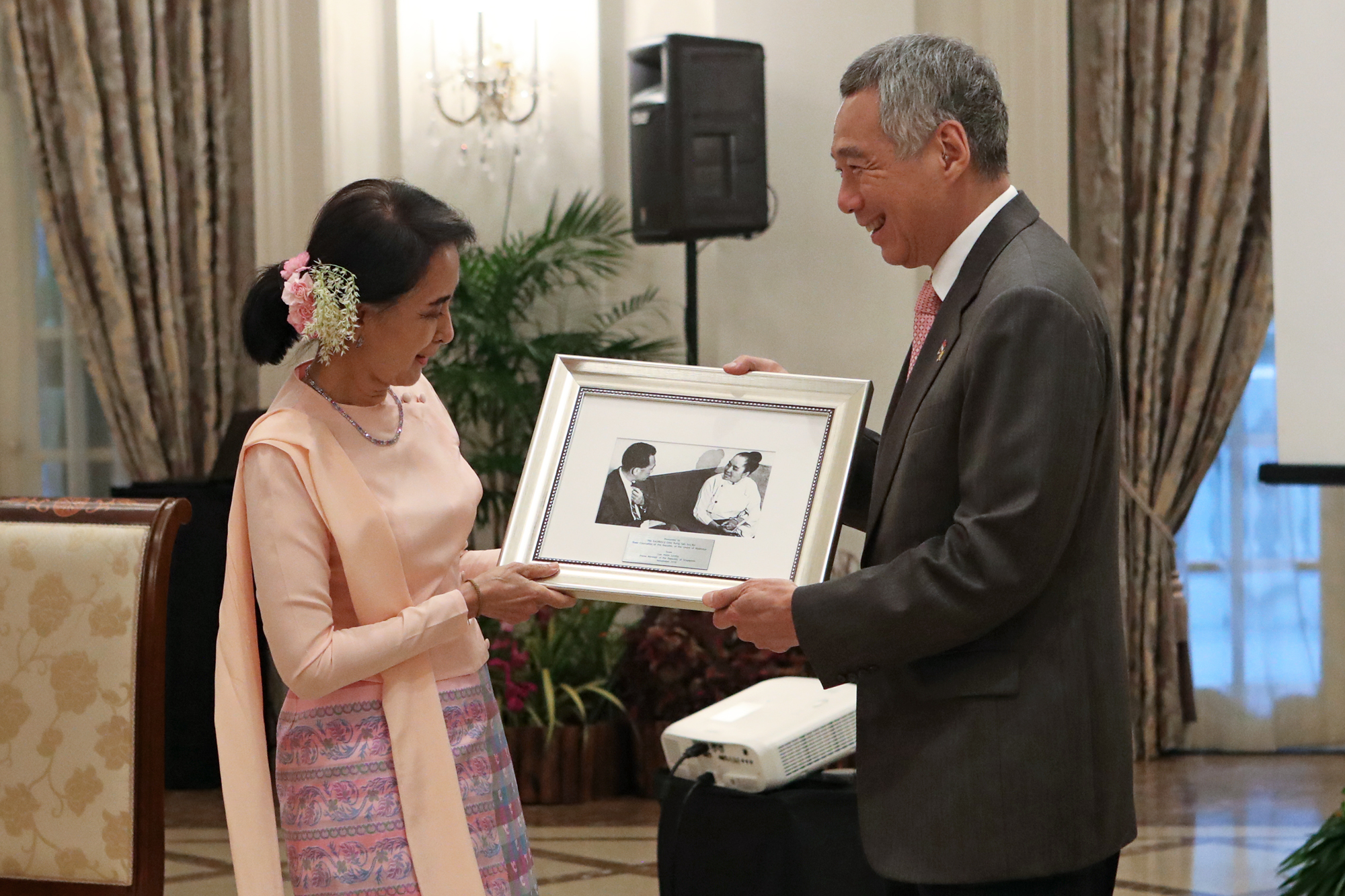 PM Lee Hsien Loong at the Official Dinner hosted in honour of Myanmar State Counsellor Daw Aung San Suu Kyi