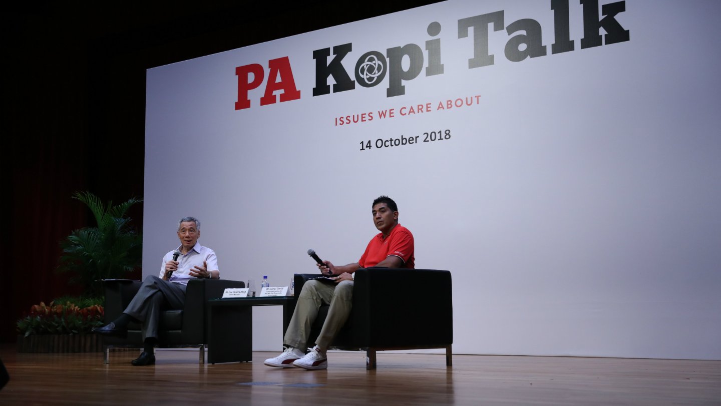PM Lee Hsien Loong and MP Darryl David at the PA Kopi Talk Post-NDR Dialogue. (MCI Photo by Betty Chua)