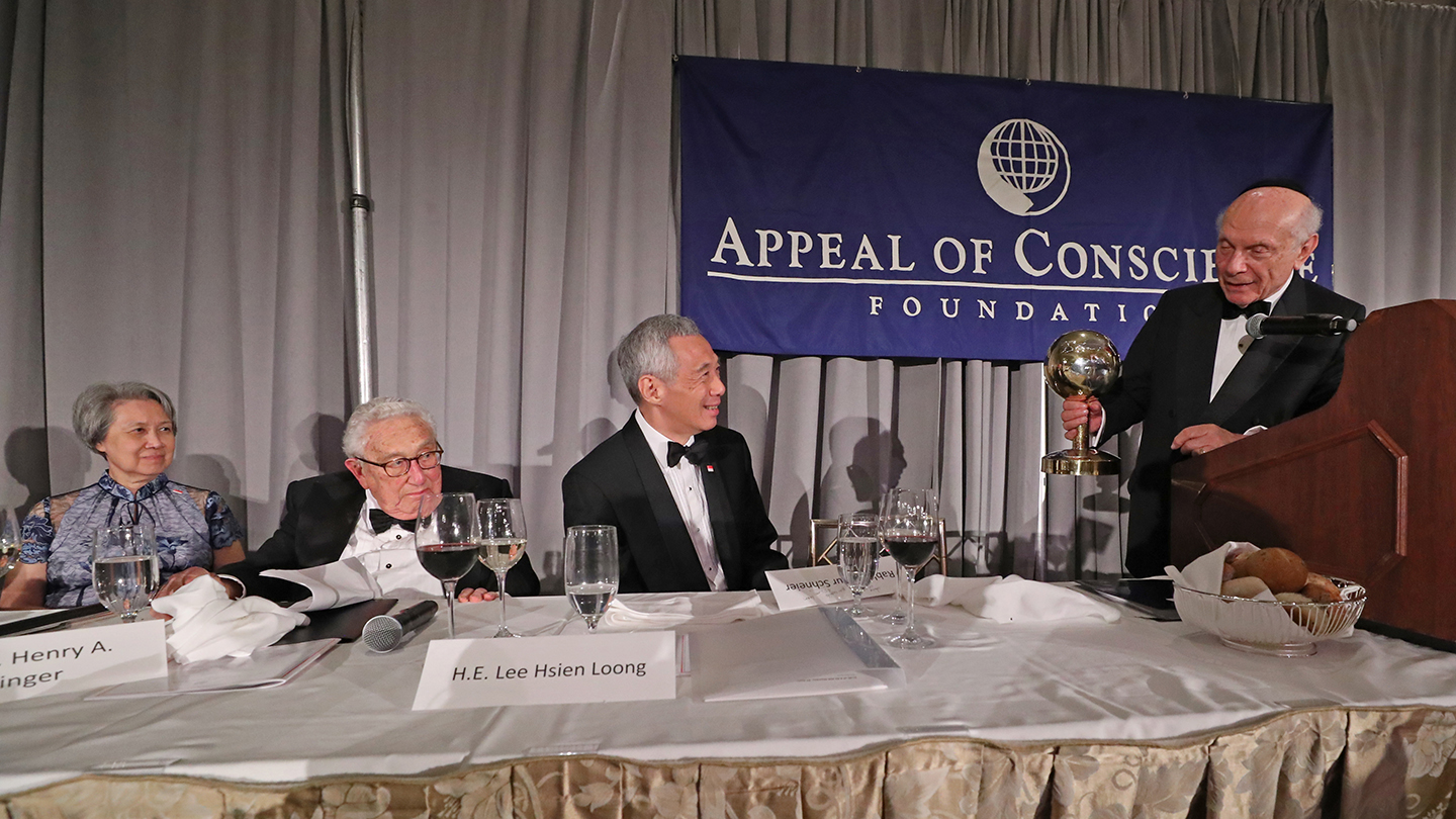 PM Lee Hsien Loong at the Appeal of Conscience Foundation Annual Awards Dinner (MCI Photo by Betty Chua)
