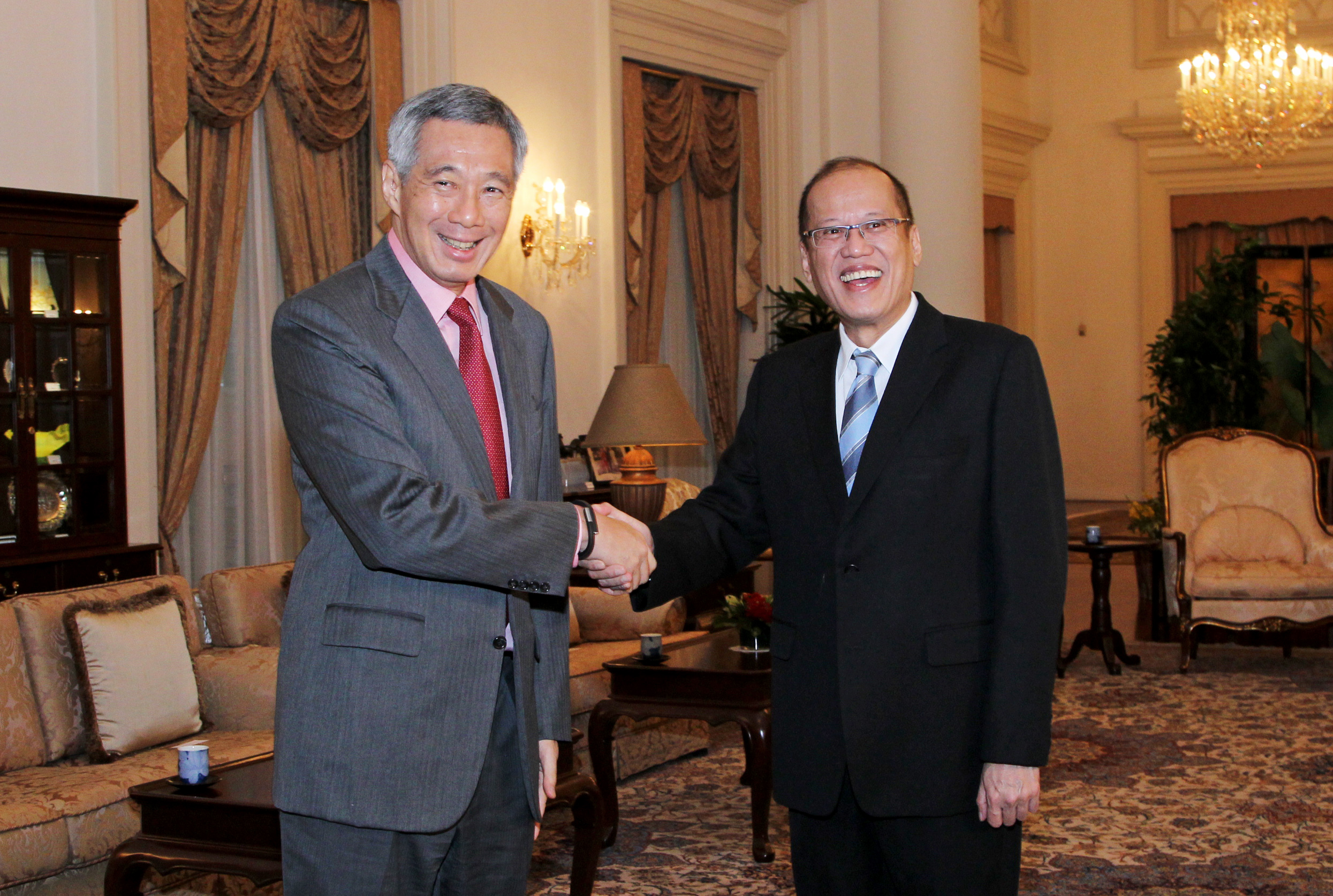 Call by Philippine President Benigno S. Aquino III on Prime Minister Lee Hsien Loong at the Istana on 18 Nov 2014 (MCI Photo by Chwee)