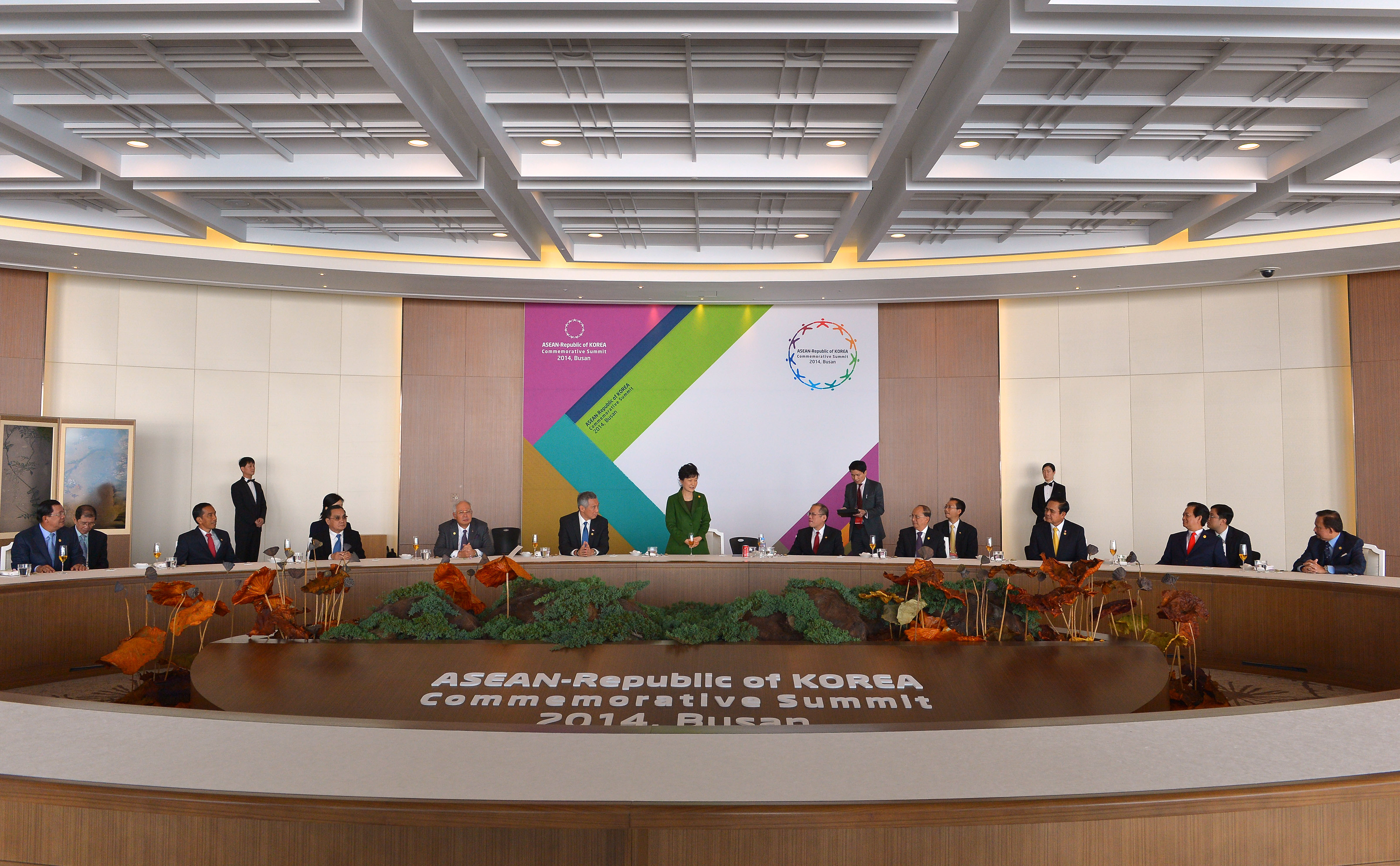 Prime Minister Lee Hsien Loong attending the ASEAN-ROK Commemorative Summit - Dec 2014 (ST Photo © Singapore Press Holdings Limited. Reproduced with permission)