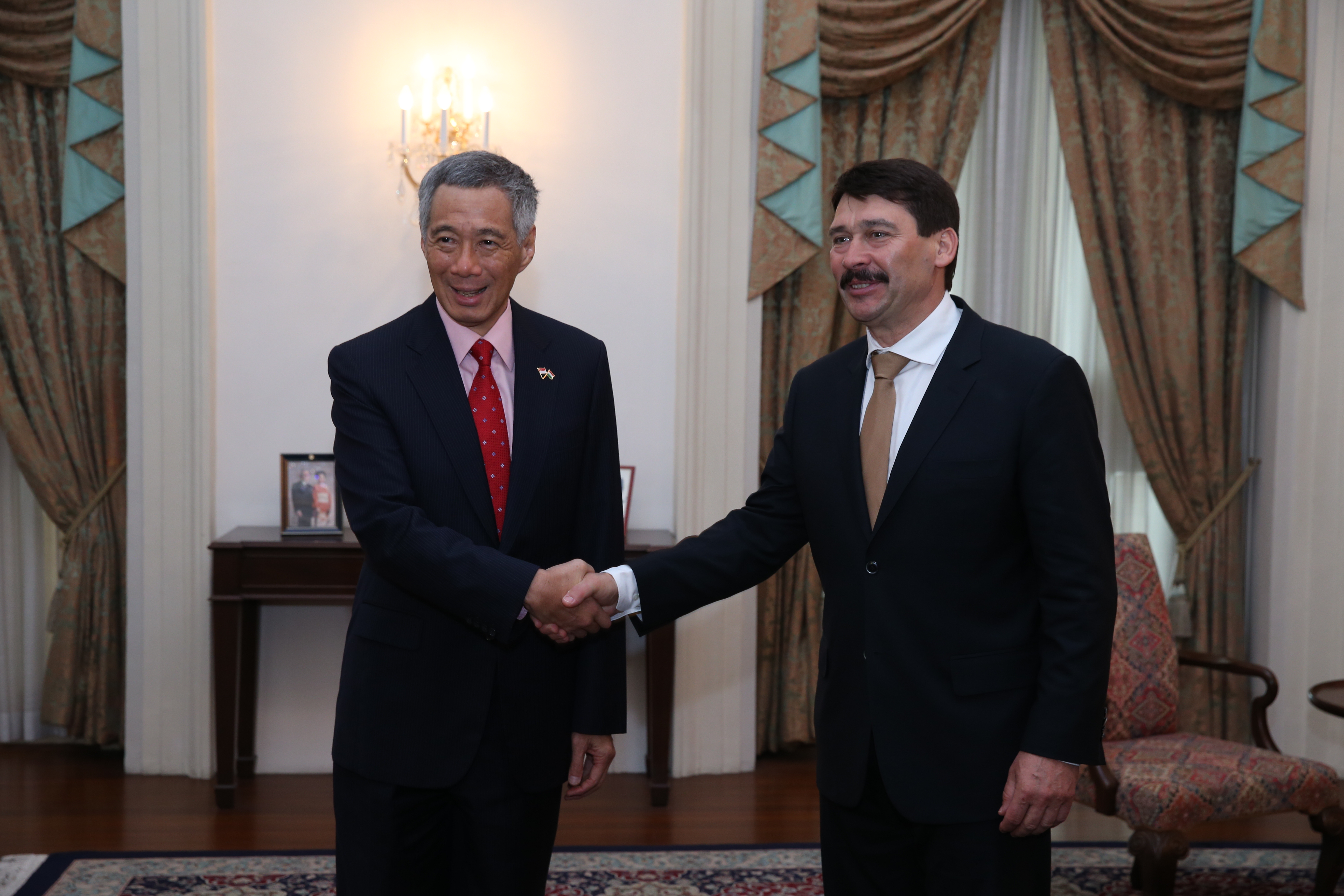 Call on Prime Minister Lee Hsien Loong by Prime Minister of Hungary Dr János Áder at the Istana on 9 Apr 2015 (MCI Photo by LH Goh)