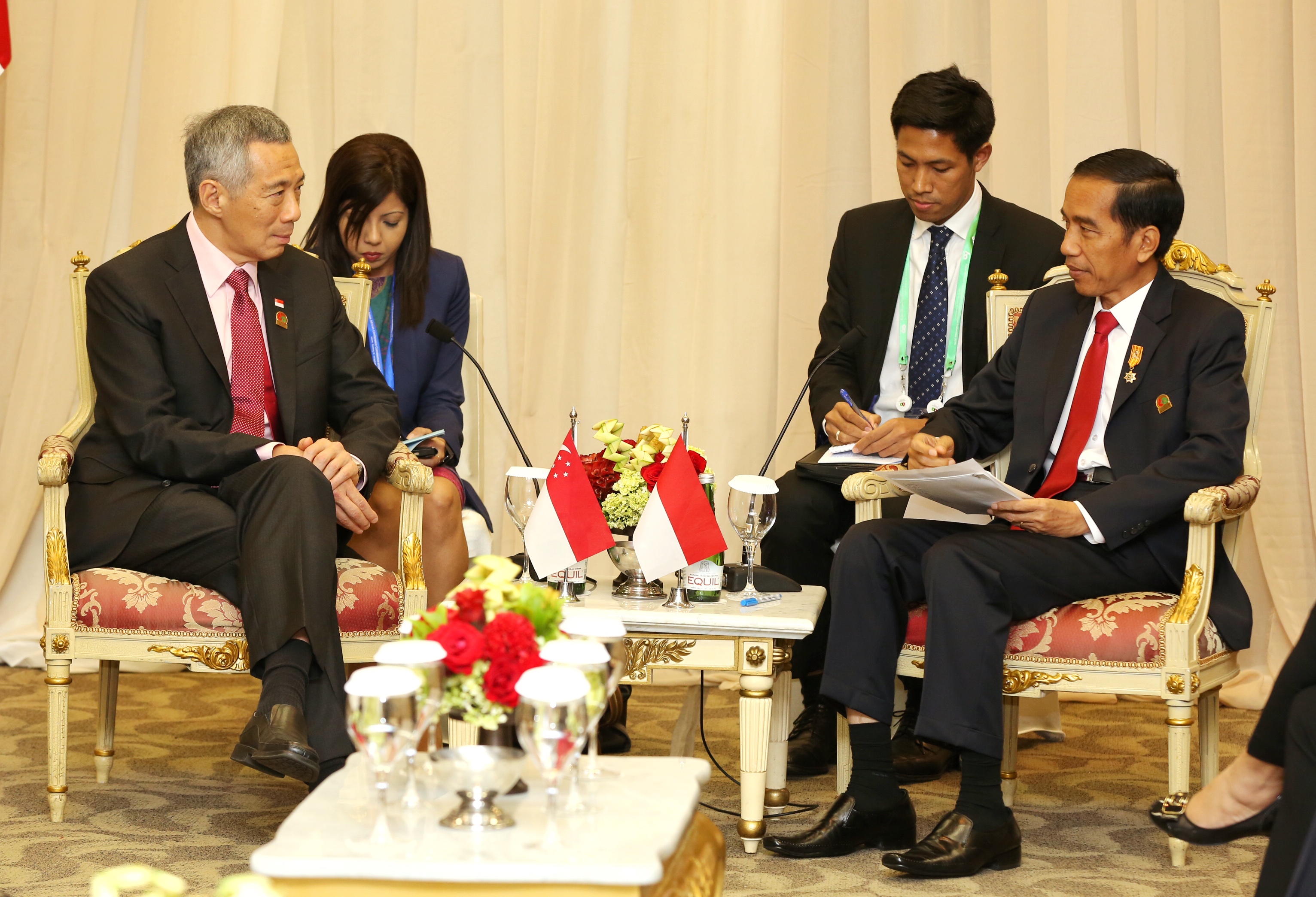 Prime Minister Lee Hsien Loong meeting Indonesian President Joko Widodo at the 2nd Asian-African Summit - Apr 2015 (MCI Photo by Terence Tan)