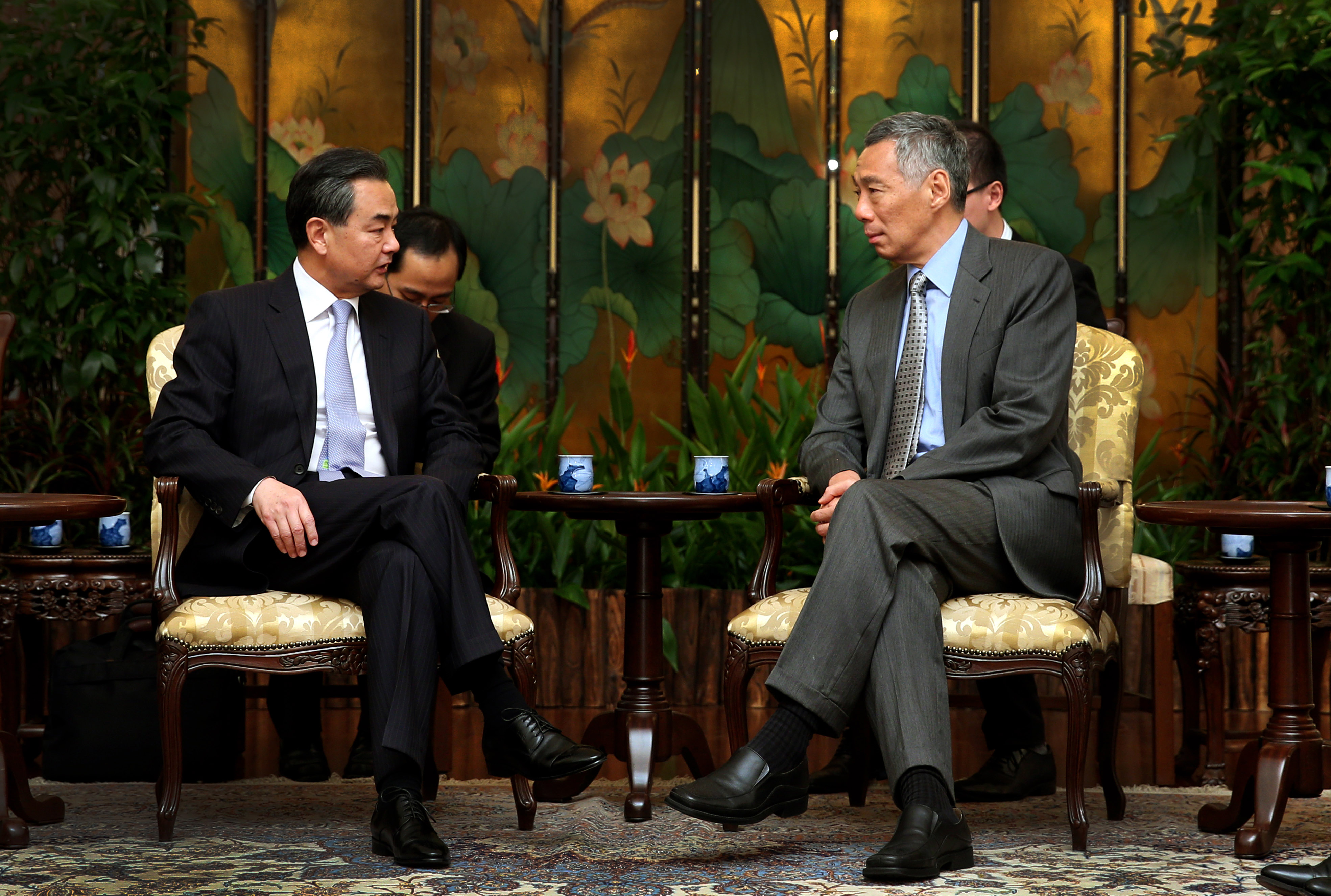 Call by Chinese Foreign Minister Wang Yi on Prime Minister Lee Hsien Loong on 3 Aug 2015 (MCI Photo by Terence Tan)