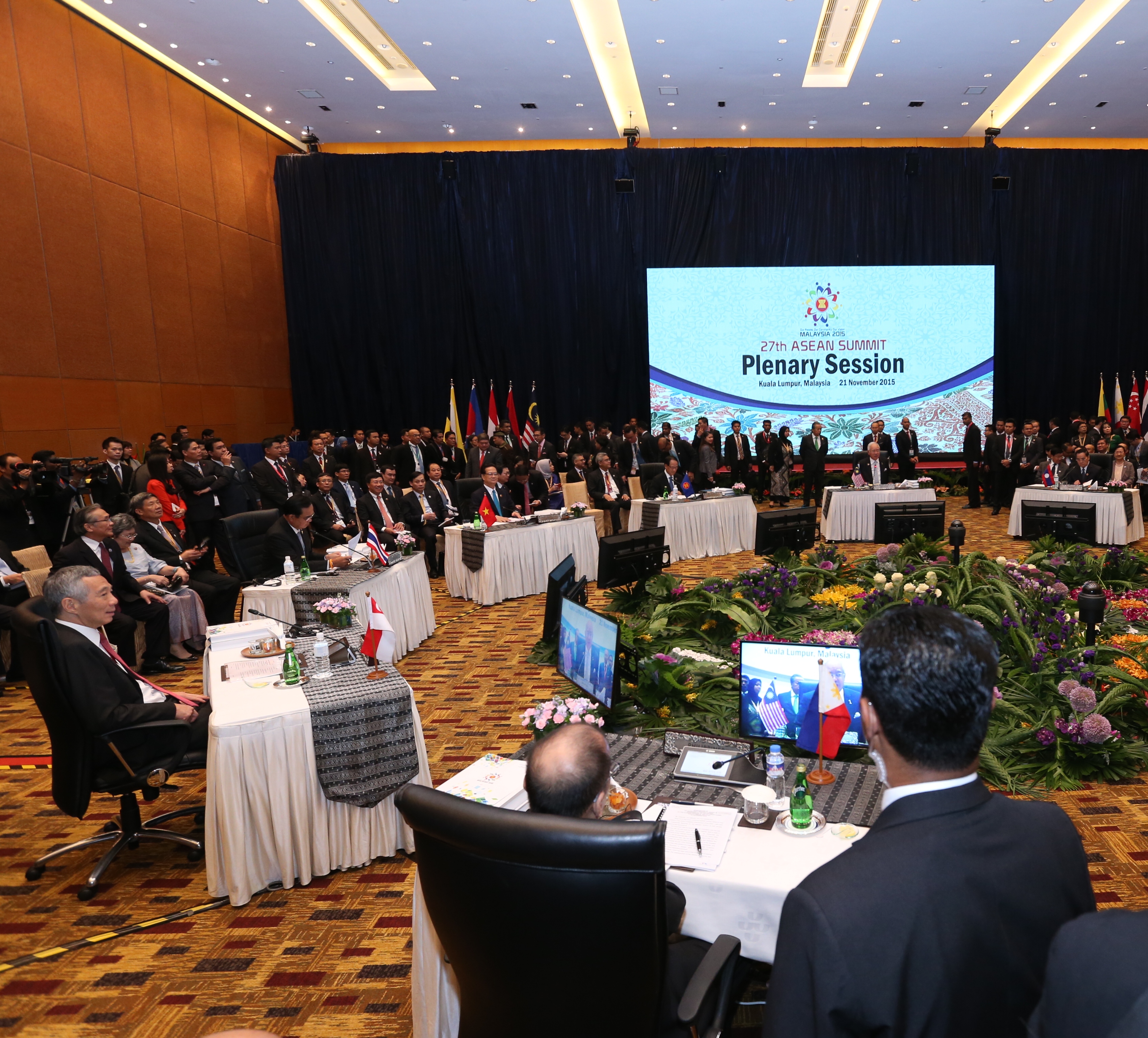 Prime Minister Lee Hsien Loong at the 27th ASEAN Summit in Kuala Lumpur in Nov 2015 (MCI Photo by LH Goh)