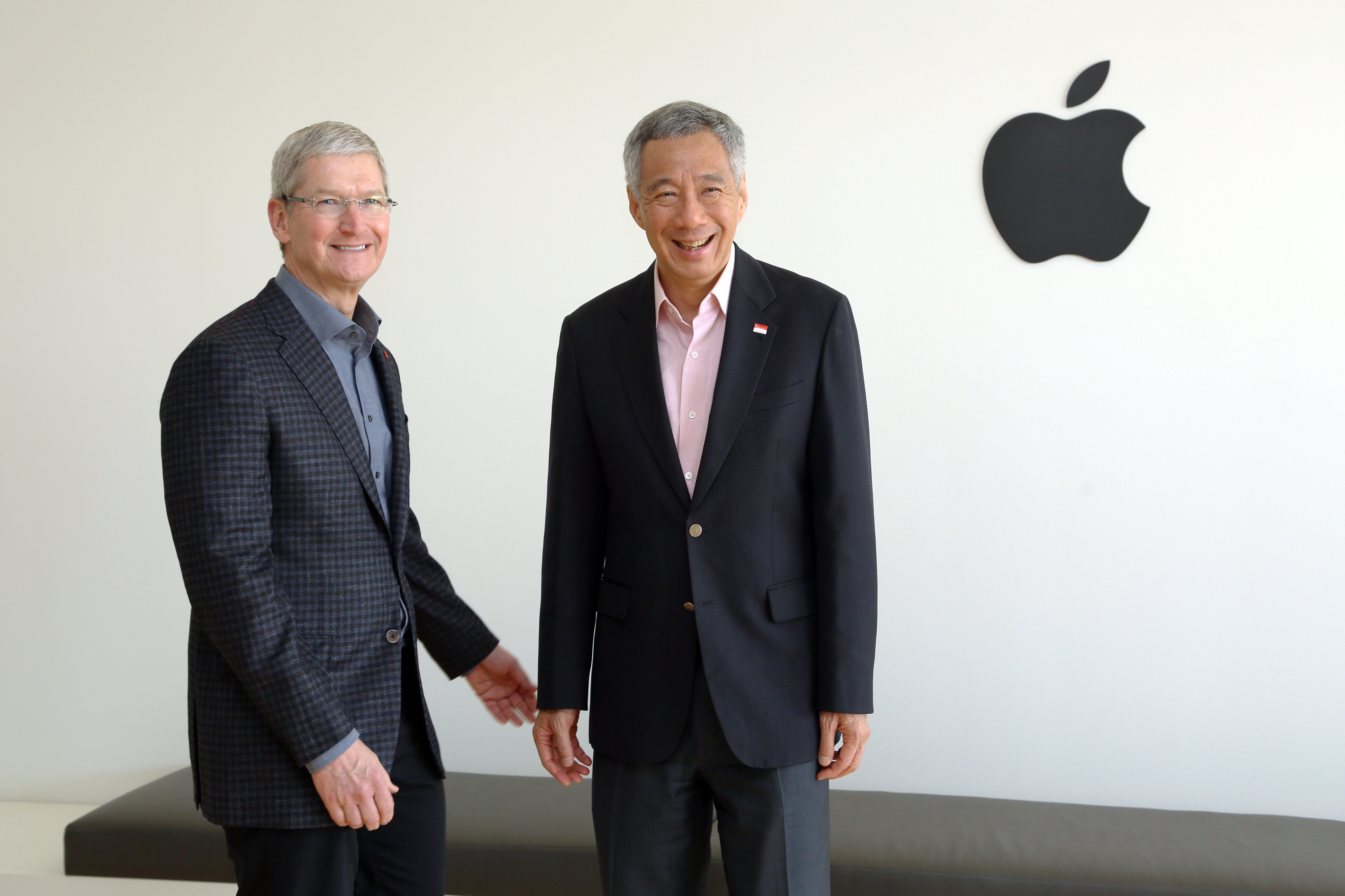 PM Lee with Apple CEO Tim Cook in February 2016 (MCI Photo by Kenji Soon)