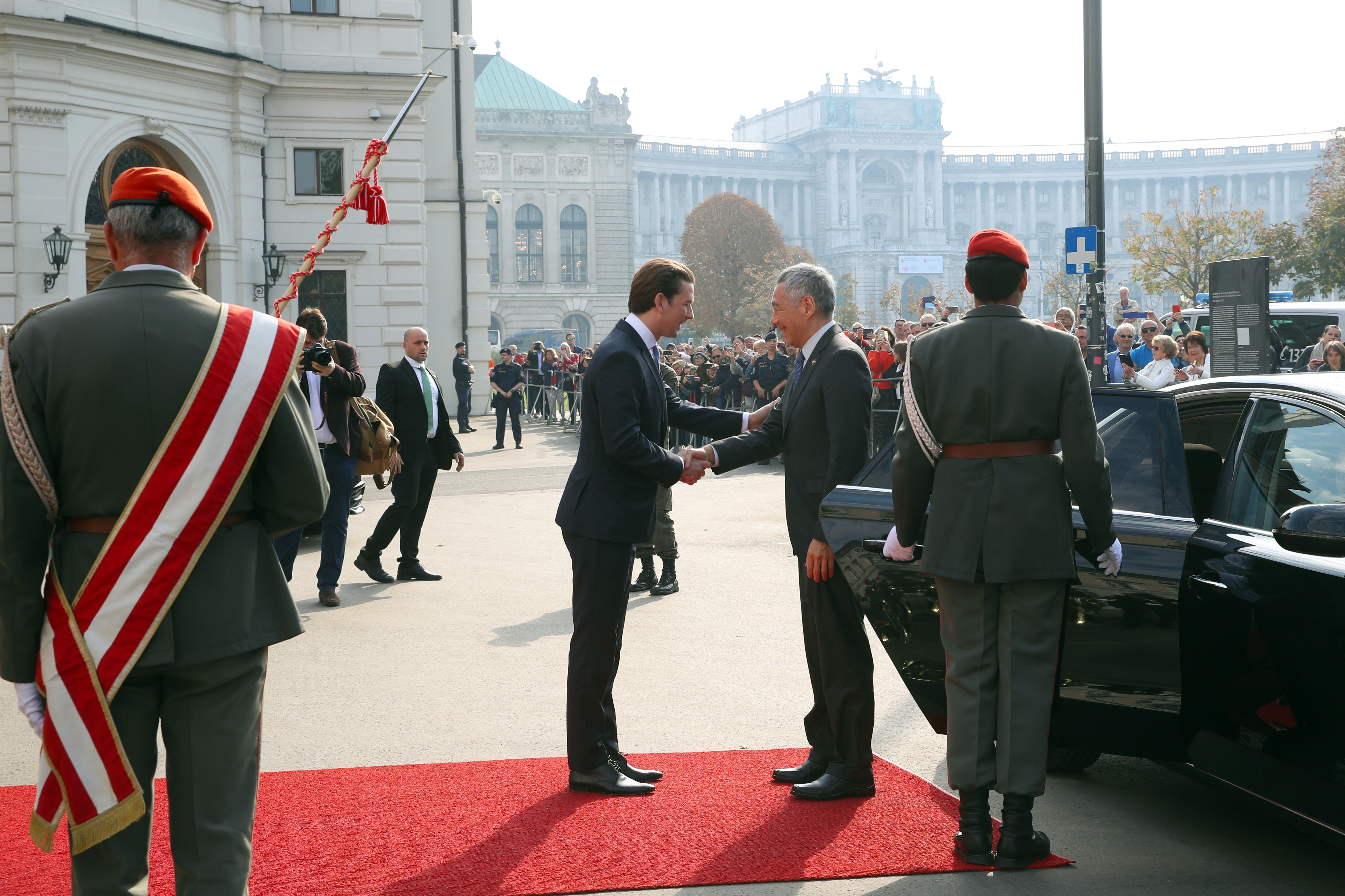 PM Lee Hsien Loong meeting Austrian Chancellor Sebastian Kurz on 17 October 2018 (MCI Photo by Chwee)