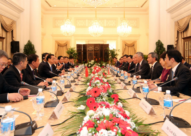 PM Lee and Premier Li having a delegation meeting at the Istana.
